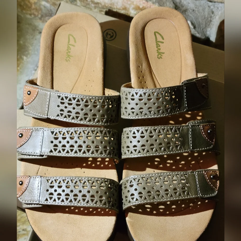 NWT Clarks Sandals/Mules Sz. 11 W - Picture 2 of 9